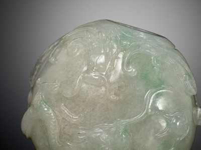 Lot 46 - A JADEITE SNUFF BOTTLE DEPICTING A CARP TRANSFORMING INTO A DRAGON, CHINA, 1770-1850