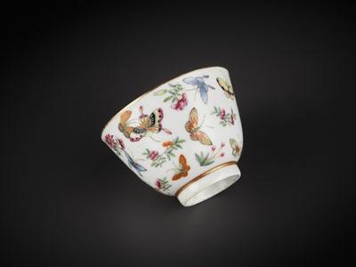 Lot 272 - A SUPERB PAIR OF FAMILLE ROSE 'BUTTERFLY' BOWLS, GUANGXU MARKS AND PERIOD