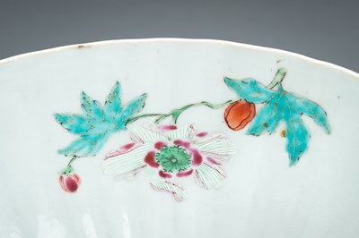 A LARGE FAMILLE ROSE PETAL-LOBED PORCELAIN BOWL, 18th CENTURY