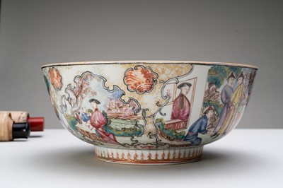 A CHINESE EXPORT FAMILLE ROSE ‘FIGURAL’ PORCELAIN PUNCH BOWL, QIANLONG