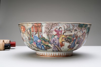 A CHINESE EXPORT FAMILLE ROSE ‘FIGURAL’ PORCELAIN PUNCH BOWL, QIANLONG