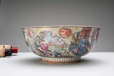 A CHINESE EXPORT FAMILLE ROSE ‘FIGURAL’ PORCELAIN PUNCH BOWL, QIANLONG