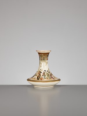 Lot 134 - KINKOZAN: A FINE SATSUMA BOTTLE VASE DEPICTING BIJIN AND CHILDREN
