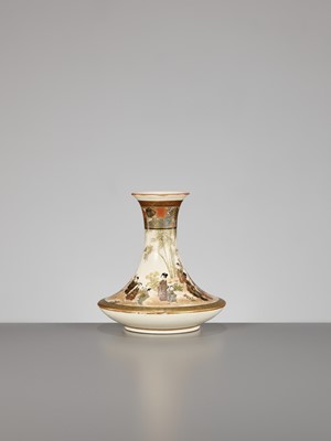Lot 134 - KINKOZAN: A FINE SATSUMA BOTTLE VASE DEPICTING BIJIN AND CHILDREN