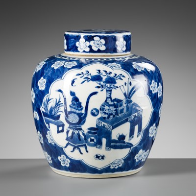 A BLUE AND WHITE ‘HUNDRED ANTIQUES’ GINGER JAR AND COVER, 18TH – 19TH CENTURY