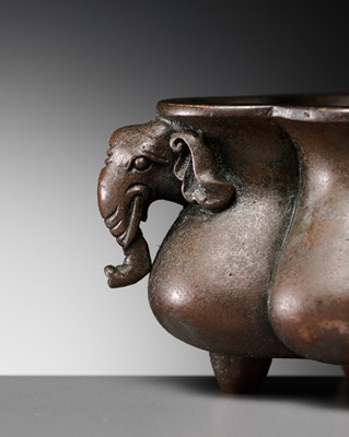 Lot 113 - A SMALL QUATREFOIL ‘ELEPHANT’ BRONZE INCENSE BURNER, EARLY QING DYNASTY