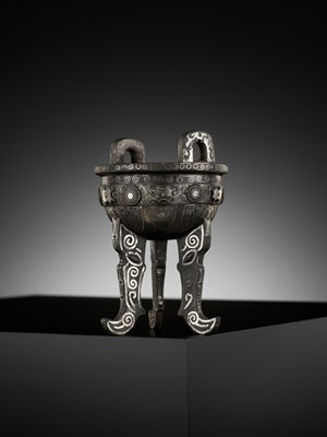 Lot 181 - AN EXTREMELY RARE SILVER-INLAID ‘FUDING DING’ BRONZE TRIPOD CENSER, SONG TO MING DYNASTY