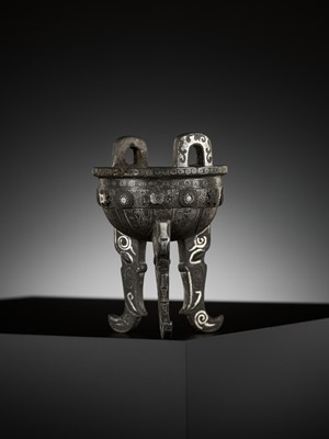 Lot 181 - AN EXTREMELY RARE SILVER-INLAID ‘FUDING DING’ BRONZE TRIPOD CENSER, SONG TO MING DYNASTY