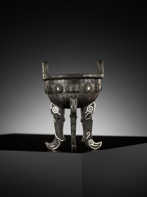Lot 181 - AN EXTREMELY RARE SILVER-INLAID ‘FUDING DING’ BRONZE TRIPOD CENSER, SONG TO MING DYNASTY