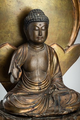 Lot 166 - A GILT LACQUER WOOD FIGURE OF AMIDA NYORAI, EDO