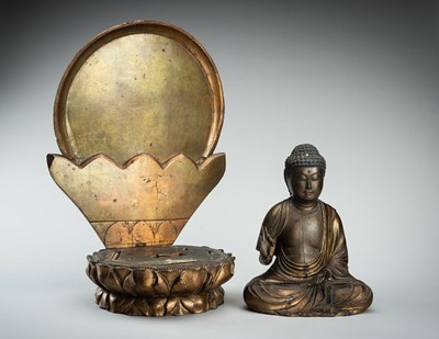 Lot 166 - A GILT LACQUER WOOD FIGURE OF AMIDA NYORAI, EDO