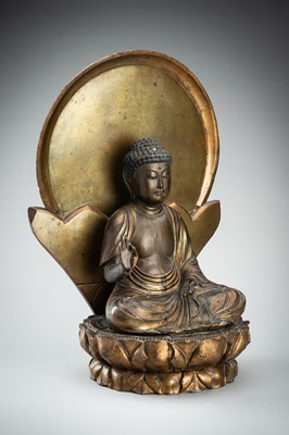 Lot 166 - A GILT LACQUER WOOD FIGURE OF AMIDA NYORAI, EDO