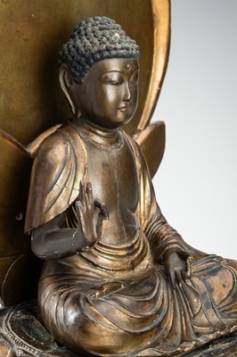 Lot 166 - A GILT LACQUER WOOD FIGURE OF AMIDA NYORAI, EDO