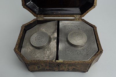 A GILT AND BLACK LACQUER TEA BOX, 19TH CENTURY