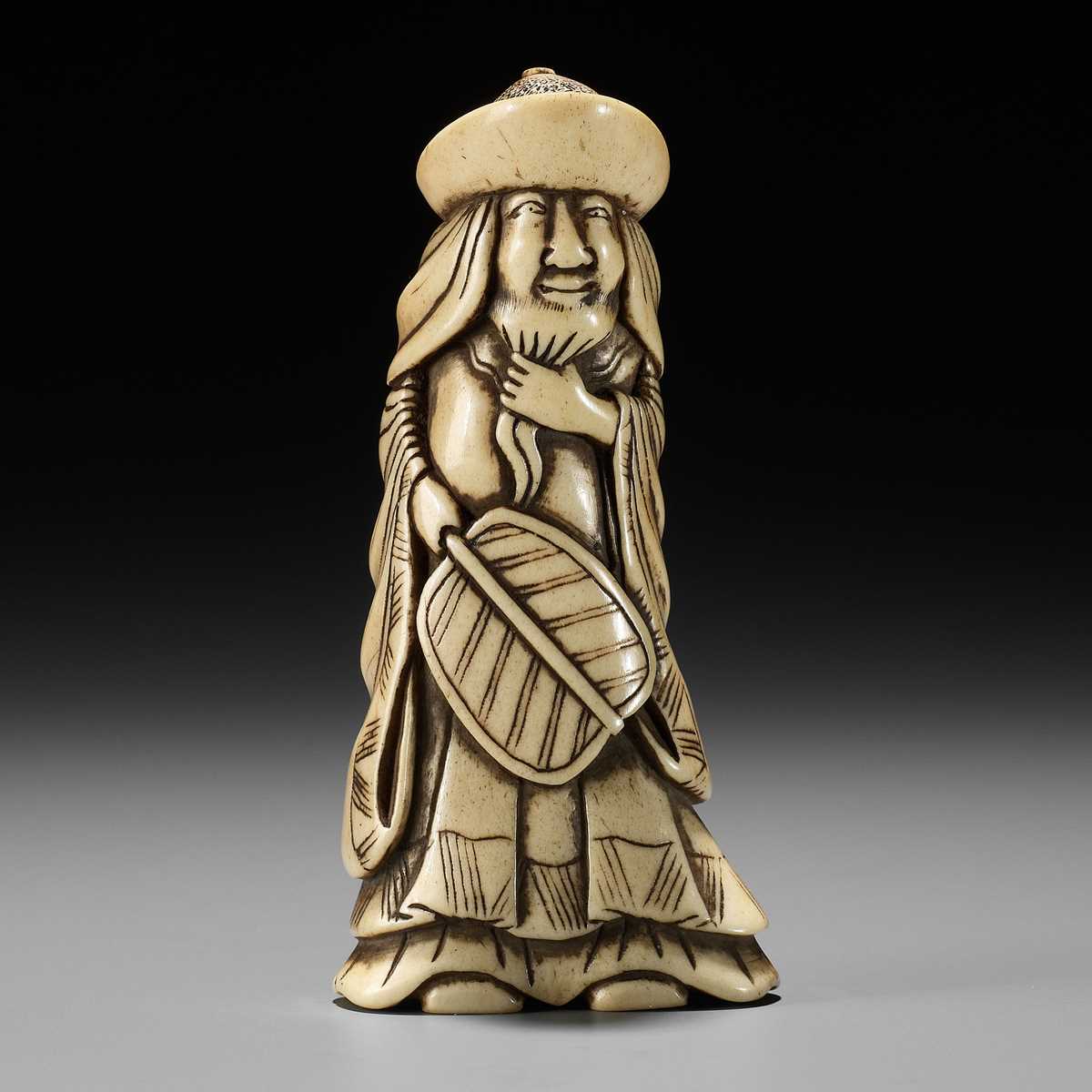 Lot 284 - AN ANTLER NETSUKE OF A DUTCHMAN