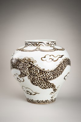 Lot 953 - AN UNDERGLAZE IRON-BROWN ‘DRAGON’ PORCELAIN JAR, JOSEON DYNASTY