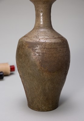 Lot 651 - A CELADON GLAZED POTTERY VASE, GORYEO DYNASTY, 12TH CENTURY