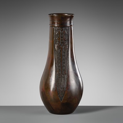 Lot 1587 - AN ARCHAISTIC BRONZE VASE, QING DYNASTY