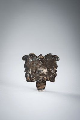 A GILT BRONZE TAOTIE MASK FITTING, WARRING STATES TO HAN DYNASTY
