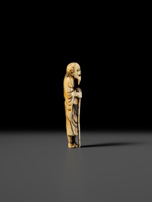 Lot 125 - AN IVORY NETSUKE OF TEKKAI SENNIN, STYLE OF MIURA YOSHINAGA
