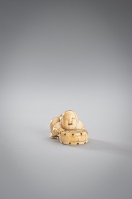 Lot 342 - A SMALL IVORY NETSUKE OF A BOY WITH A DRUM