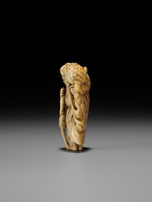 Lot 164 - AN OSAKA SCHOOL IVORY NETSUKE OF GAMA SENNIN