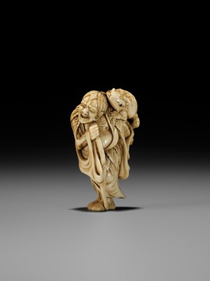 Lot 164 - AN OSAKA SCHOOL IVORY NETSUKE OF GAMA SENNIN