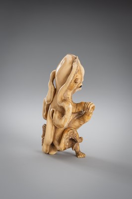 Lot 313 - A FINE IVORY OKIMONO OF A MAN FIGHTING AN OCTOPUS