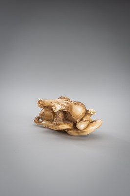 Lot 313 - A FINE IVORY OKIMONO OF A MAN FIGHTING AN OCTOPUS