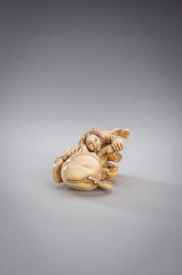 Lot 313 - A FINE IVORY OKIMONO OF A MAN FIGHTING AN OCTOPUS