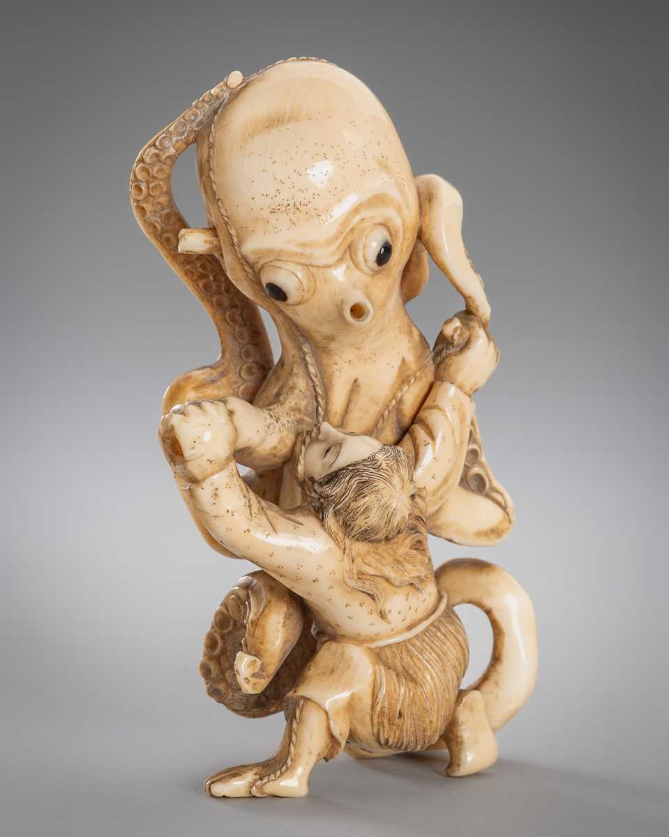 Lot 313 - A FINE IVORY OKIMONO OF A MAN FIGHTING AN OCTOPUS