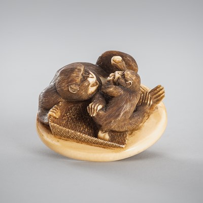 Lot 1535 - SEIGYOKU: A LARGE IVORY NETSUKE OF TWO MONKEYS
