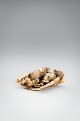Lot 344 - IEKAZU: A CHARMING IVORY NETSUKE OF A GROUP OF RATS STEALING EDAMAME