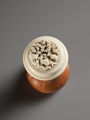 Lot 9 - AN IVORY AND GOURD ‘SANYANG’ CRICKET CAGE, QING DYNASTY