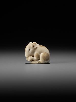 Lot 148 - RANICHI: A FINE IVORY NETSUKE OF A PIEBALD RAT EATING A PEANUT