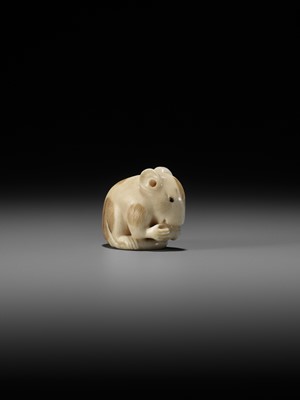 Lot 148 - RANICHI: A FINE IVORY NETSUKE OF A PIEBALD RAT EATING A PEANUT