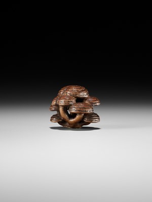 Lot 317 - A WOOD NETSUKE OF REISHI FUNGI