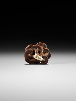 Lot 317 - A WOOD NETSUKE OF REISHI FUNGI