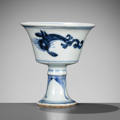 Lot 172 - A BLUE AND WHITE ‘DRAGON’ STEM CUP, SECOND HALF OF THE MING DYNASTY