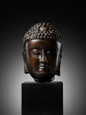 Lot 653 - A LARGE BRONZE HEAD OF BUDDHA, YUAN - EARLY MING DYNASTY, CHINA, 14TH-15TH CENTURY