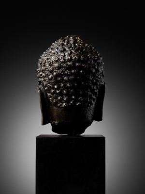 Lot 653 - A LARGE BRONZE HEAD OF BUDDHA, YUAN - EARLY MING DYNASTY, CHINA, 14TH-15TH CENTURY