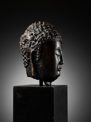 Lot 653 - A LARGE BRONZE HEAD OF BUDDHA, YUAN - EARLY MING DYNASTY, CHINA, 14TH-15TH CENTURY