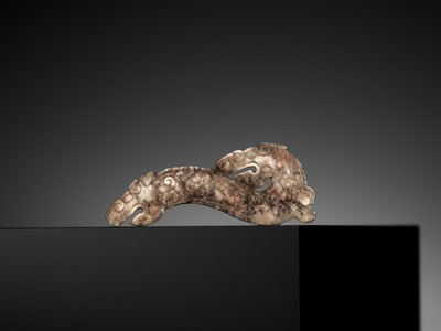 Lot 429 - A PALE AND DARK GRAY JADE ‘DOUBLE-DRAGON’ PENDANT, WARRING STATES PERIOD