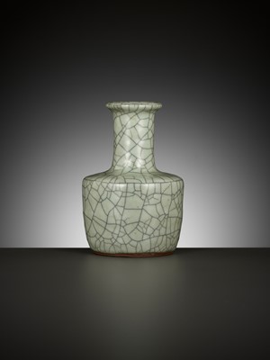 Lot 108 - A GE-TYPE ‘KINUTA’ VASE, CHINA, 18TH CENTURY