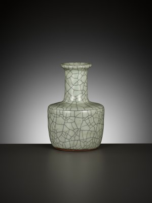 Lot 108 - A GE-TYPE ‘KINUTA’ VASE, CHINA, 18TH CENTURY