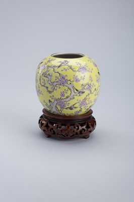 A YELLOW-GROUND FAMILLE ROSE PORCELAIN WATERPOT, TONGZHI MARK AND POSSIBLY OF THE PERIOD