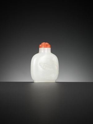 Lot 47 - A WHITE JADE 'DRAGON' SNUFF BOTTLE, CHINA, 18TH CENTURY