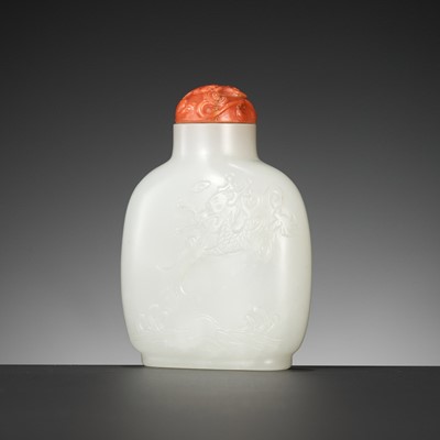 Lot 47 - A WHITE JADE 'DRAGON' SNUFF BOTTLE, CHINA, 18TH CENTURY