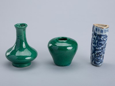 Lot 1364 - A GROUP OF THREE GLAZED PORCELAIN ITEMS, c. 1920s
