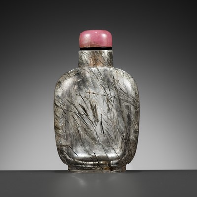 Lot 472 - A HAIR CRYSTAL SNUFF BOTTLE, 1740-1880